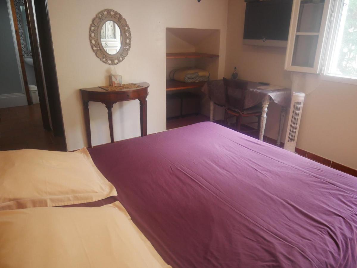 Bed and Breakfast La Feniere Vénéjan Zewnętrze zdjęcie